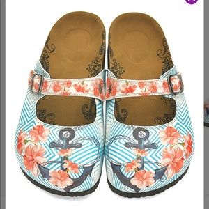 Calceo- Blue stripe w/ Coral Floral /Anchor painted single strap mule- sz 35 NEW